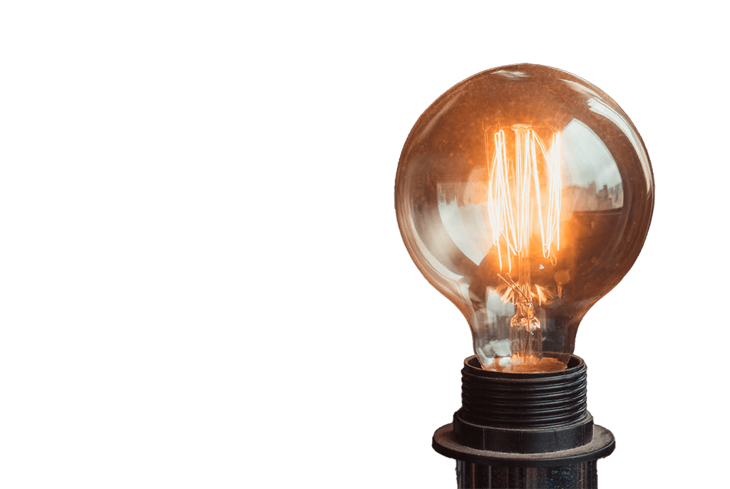 Gl&uuml;hbirne leuchtet hell, w&auml;hrend sie in einer dunklen Umgebung steht. Der Gl&uuml;hfaden innerhalb des klaren Glaskolbens strahlt warmes Licht aus.